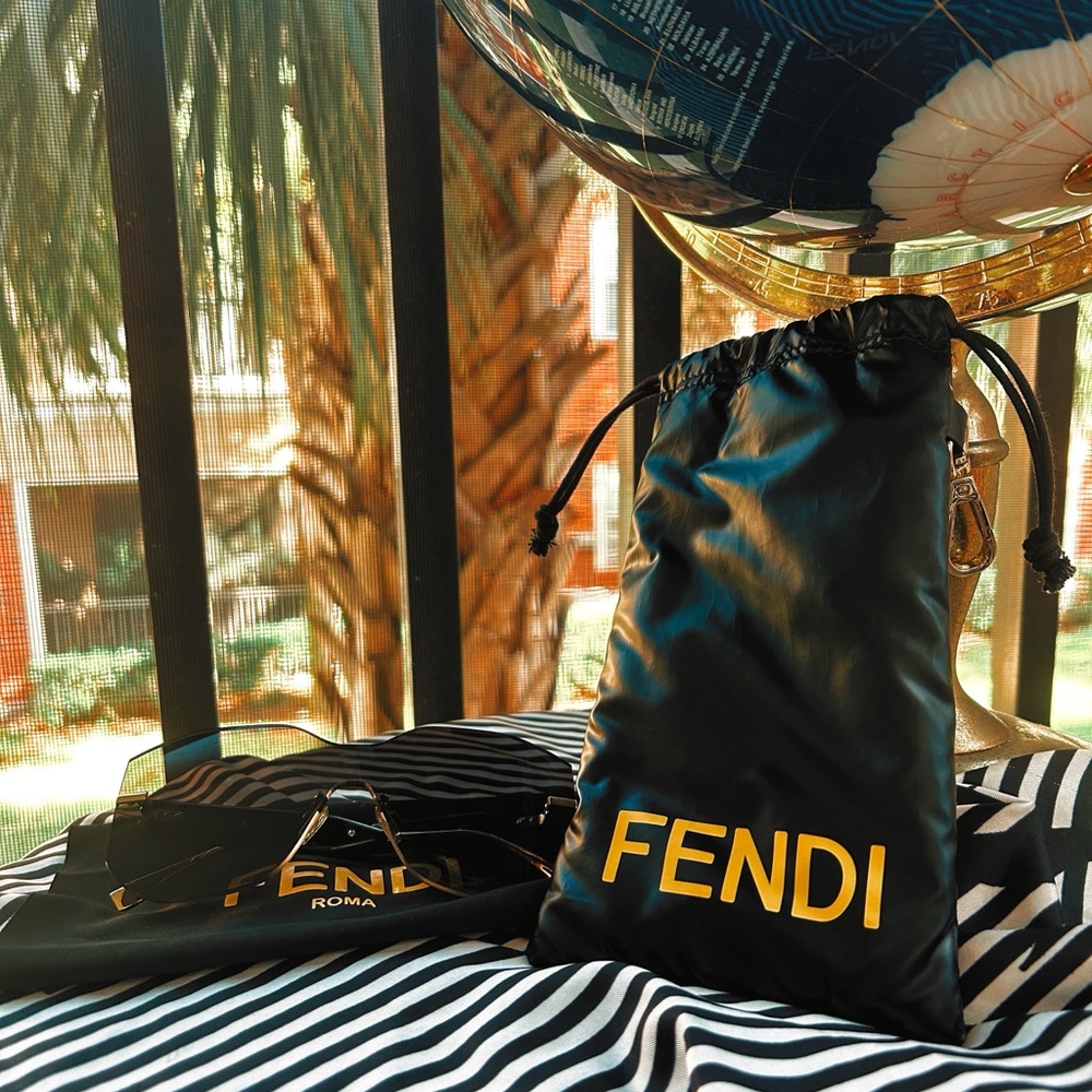 Fendi Rectangular Metal Shield Sunglasses
SHINY ENDURA GOLD SMOKE
